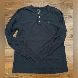 Navy blue henley in great condition. Barely worn.